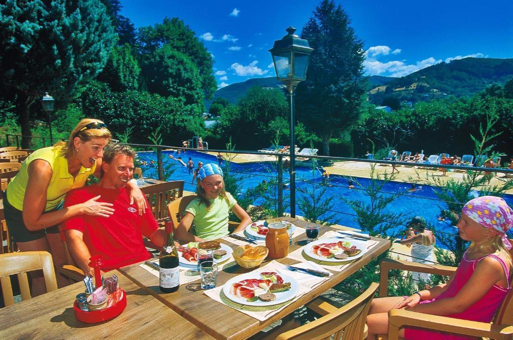 Camping Paradis Marmotel แซงต์-เชอนีส-ดอลต์ ภายนอก รูปภาพ